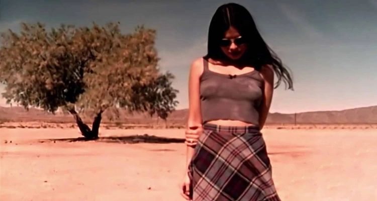 Photo Credit: Fotogramma da YouTube / Mazzy Star - Fade Into You